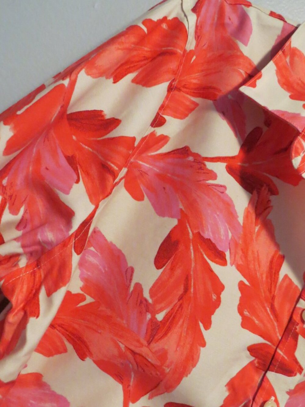 Chico's Red Pink and Cream Foliage Leaf Print Top Cotton Stretch Sz 2.5 or 14 - Picture 2 of 9